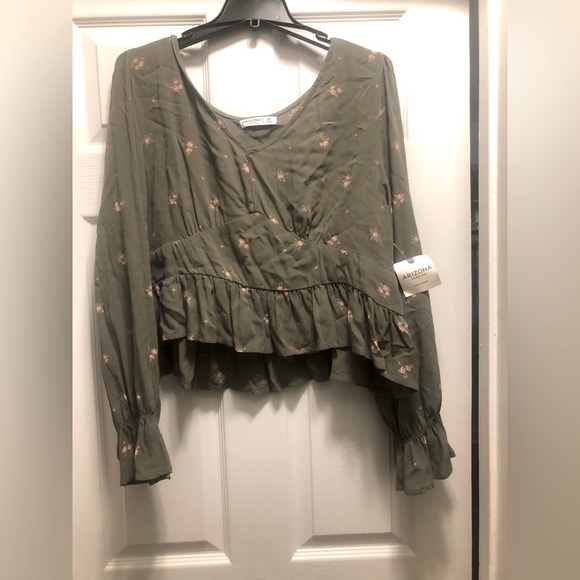 NWT Arizona Jeans Co Green Army Floral V-neck Crop Top XXL - Picture 1 of 6